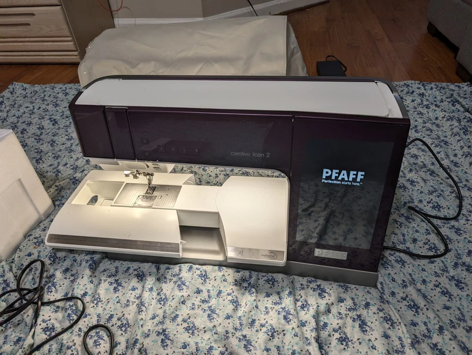 Pfaff creative icon 2 no Embroidery Unit , has run only 10 hrs - Image 3 of 4