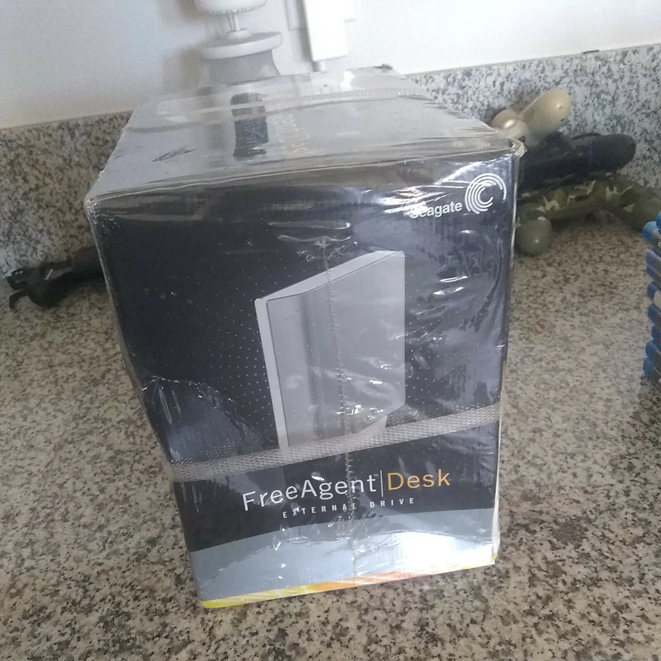 Seagate FreeAgent Desk 1.5TB External (ST315005FDA2E1-RK) Brand New - Image 4 of 4