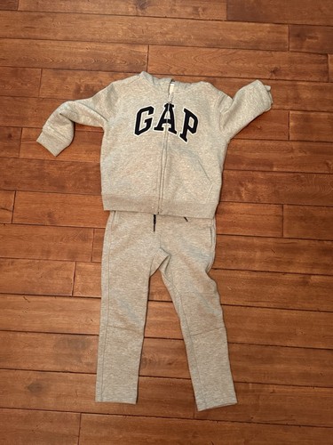 Kids Size 4 Grey Gap Sweatsuit - Picture 2 of 5