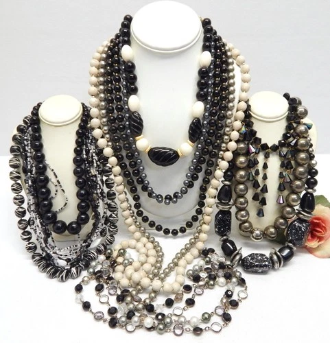VINTAGE TO NOW COSTUME JEWELRY BEADED NECKLACE LOT, ASSORTED MATERIALS