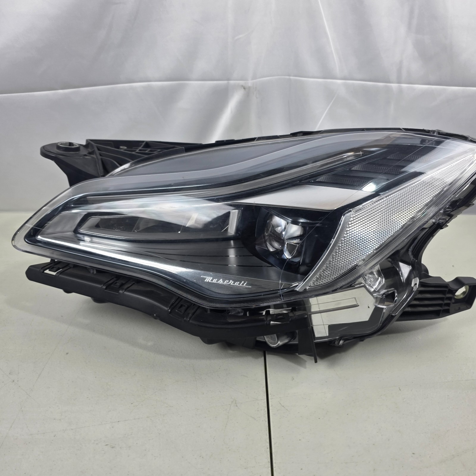 🚗 Maserati Quattroporte LEFT LED EURO HEADLIGHT GENUINE OEM 00670100615