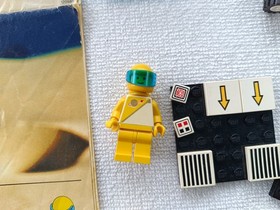 Lego SPACE FUTURON 6932 Stardefender 200 Space Astronaut Spaceship
