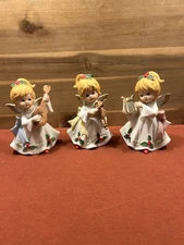 Homeco 3 Ceramic 4 1/2”H Angels W/Musical Instruments & Holly Stickers Excellent