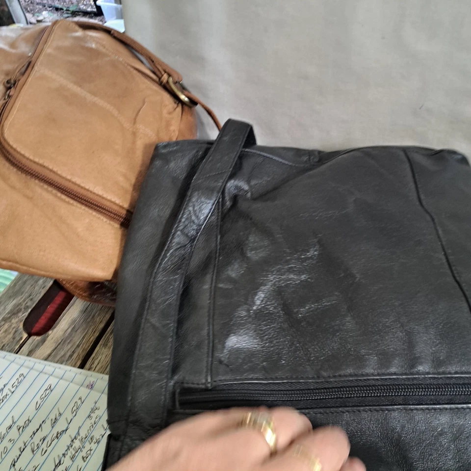 2 carteras bandolera de cuero genuino para mujer St. John's Bay negras y marrones 4483L529 Foto 2 de 4