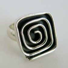 Sterling Silver Ring Artisan Design 11.7g Size 7 6024 