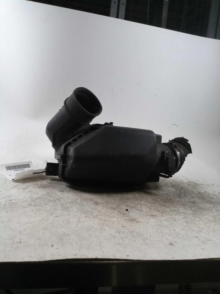 2016 Honda Odyssey Air Cleaner Assembly OEM 17211RV0A00 153k Miles Grey - Image 2 of 3