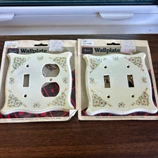 Vintage 1970s Sears Daisy Floral Wallplates – Double & Combo Switch Covers NOS