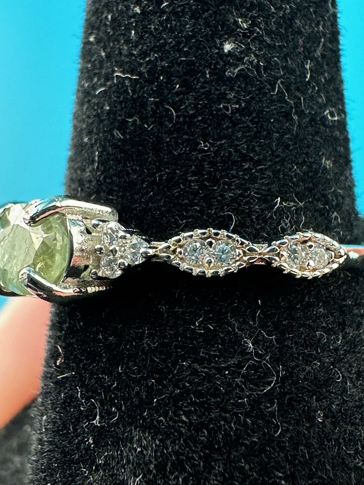 Hermoso anillo de plata enchapado en rodio alejandrita natural de 0,66 quilates talla 7 Foto 4 de 4