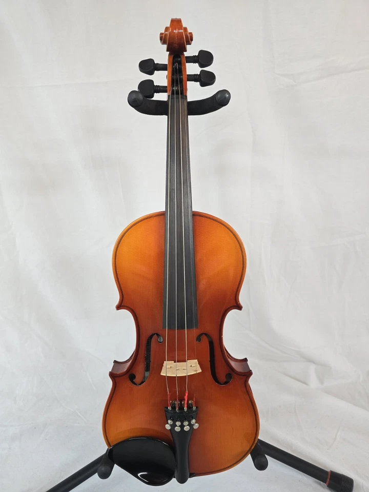Suzuki Antionio Stradivarius 1720 Nº Violín 4/4 de 7 años 1982 con estuche Foto 2 de 4