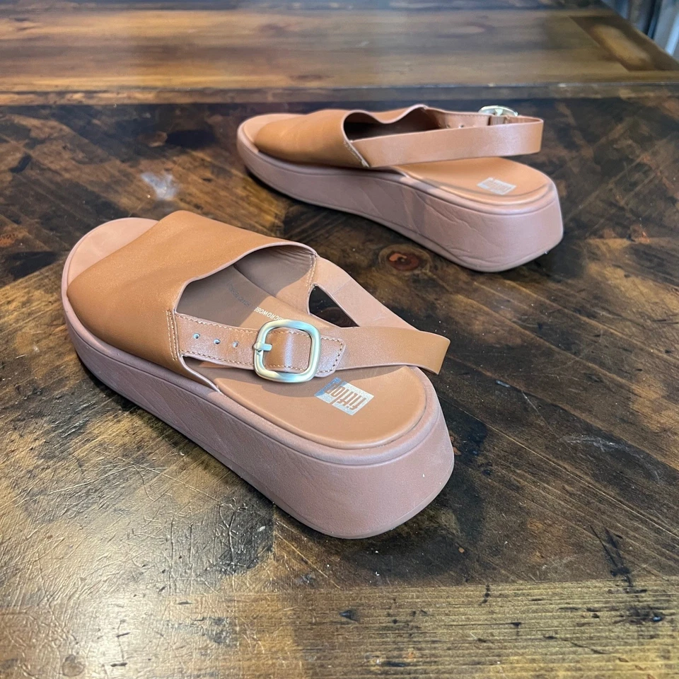 Sandalia FitFlop para mujer con plataforma de cuero marrón talla 9 correa trasera Foto 4 de 4