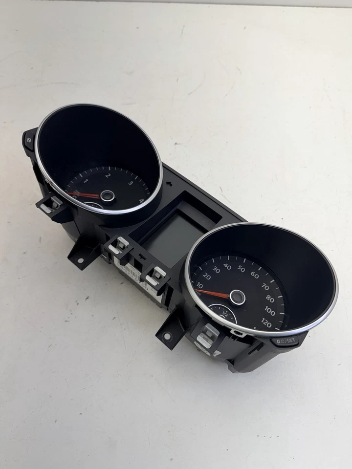 2010 Volkswagen Jetta Wagon 185K Miles Speedometer Cluster OEM. - Image 3 of 4