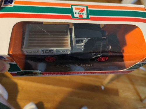 7-Eleven 1923 Chevy 1-ton Series D Truck, Newray Classic Collection Car 1:32 - Bild 2 von 3