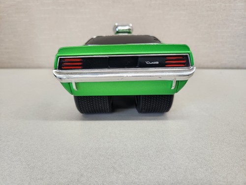 HOT Muscle Machines 1/18 Diecast 1970 Cuda Green & free Rat Fink sticker - Picture 4 of 6
