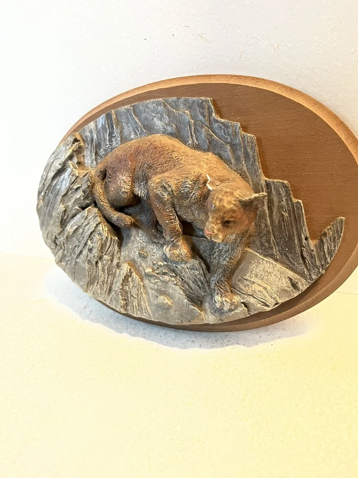 - Placa de pared 3D puma/león de montaña Avon Collectibles 1987 Wildlife Lover Foto 2 de 4