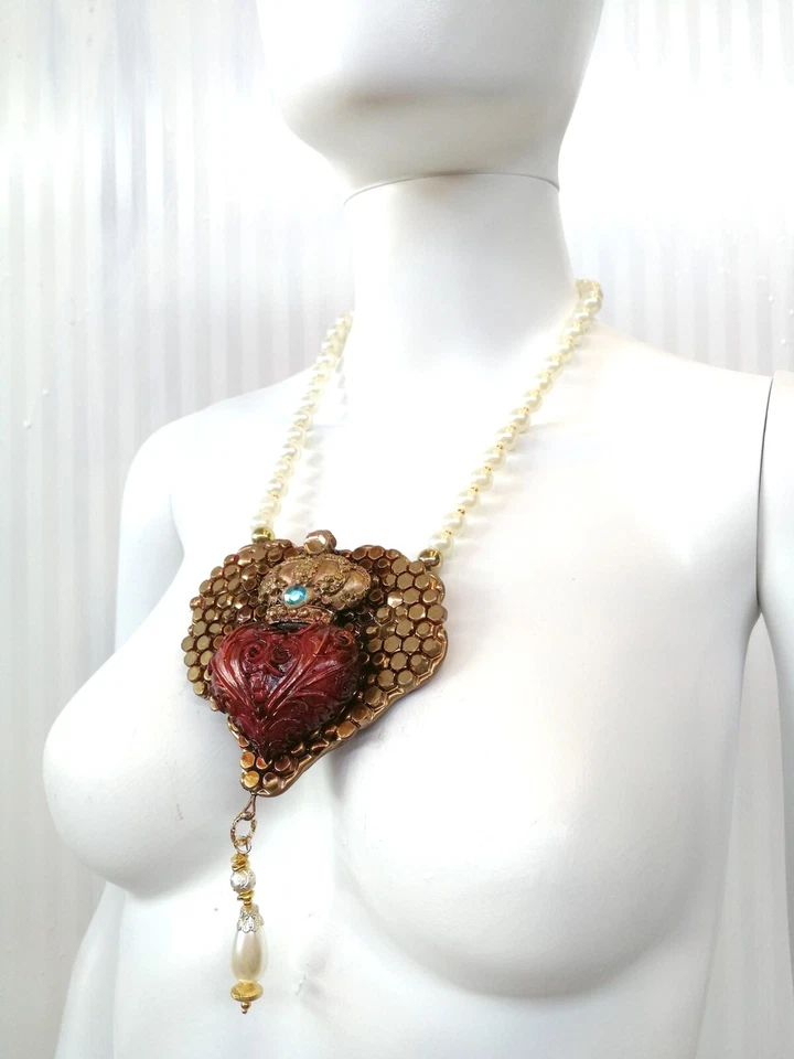 Joyería Talismán Joya Collar Colgante Corazón Rojo Corona Perla Collar Dije Babero Foto 4 de 4