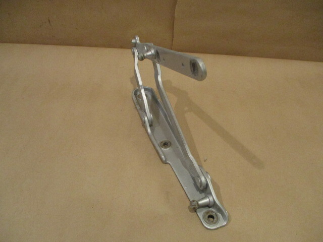 Maserati Coupe Spider  - LH Rear Trunk Lid / Bonnet Hinge 384700105