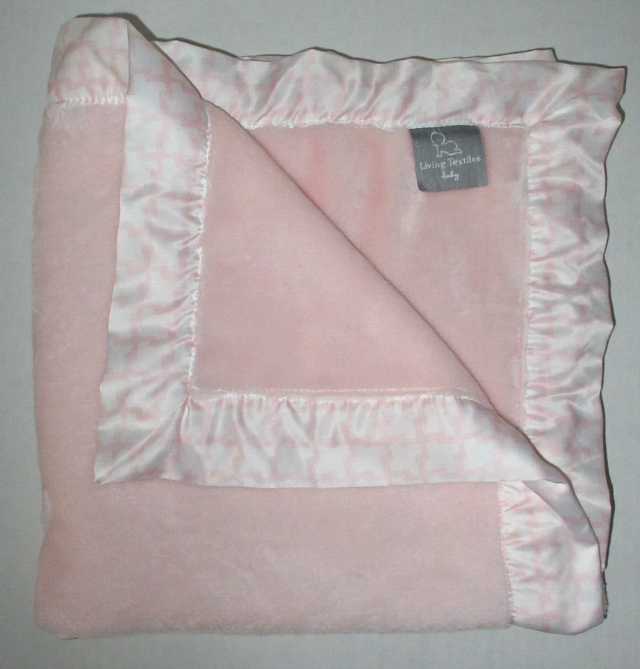 Manta de bebé de felpa rosa Living Textiles blanca rosa borde satinado 28x38 niña Foto 2 de 4
