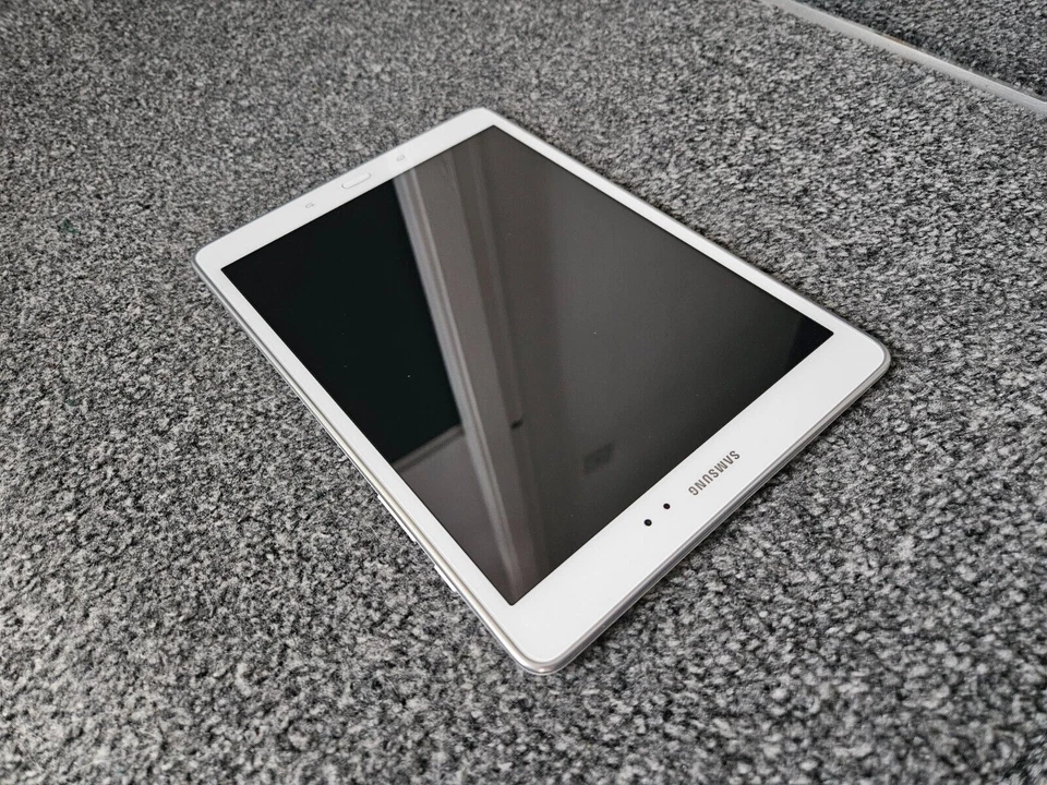Samsung Galaxy Tab A SM-T550 16GB, 9.7in - White incl 32GB SD card - 48GB Total - Image 3 of 4
