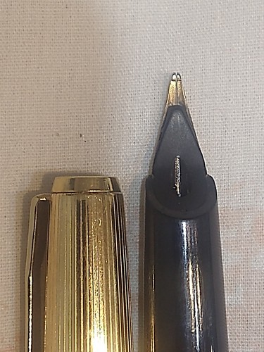 Pelikan 60 Rolled Gold Cap 14k Gold Medium Flexible Point Nib Fountain Pen - Picture 11 of 15