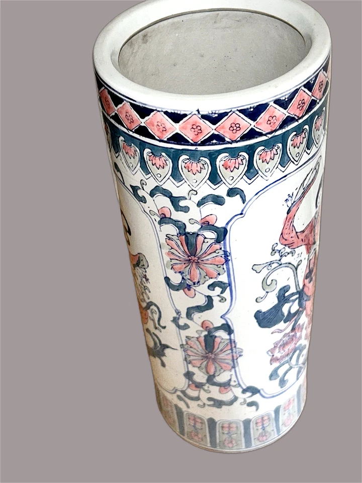 Jarrón vintage pintado a mano Famille Rose con soporte para paraguas - diseño de geisha y floral Foto 2 de 4