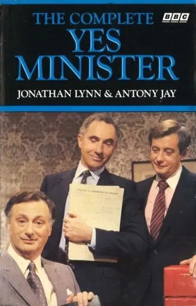 The Complete Yes Minister | Jonathan Lynn (U. A.) | Taschenbuch | Englisch-image