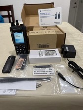 Motorola R7 UHF Two Way Radio - NEW OPEN BOX - Unlocked Front Panel Programming