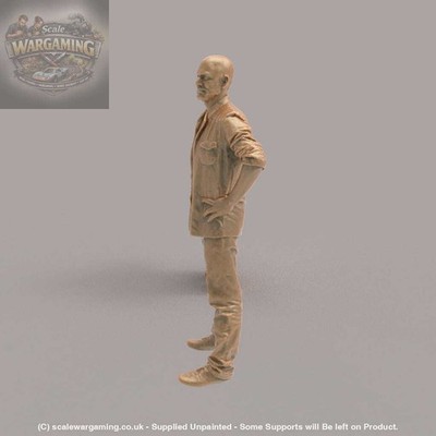 MM4310 Older Male hands on Hips