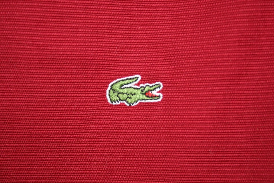 Lacoste Dos Tonos Rojo Algodón Almohada Estándar Falso Cocodrilo Logo Preppy Ropa de Cama Deportiva Foto 2 de 4