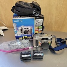 Sony Cyber-shot DSC-S75 Carl Zeiss Digital Camera Bundle 6x Zoom 3.3 MP - TESTED