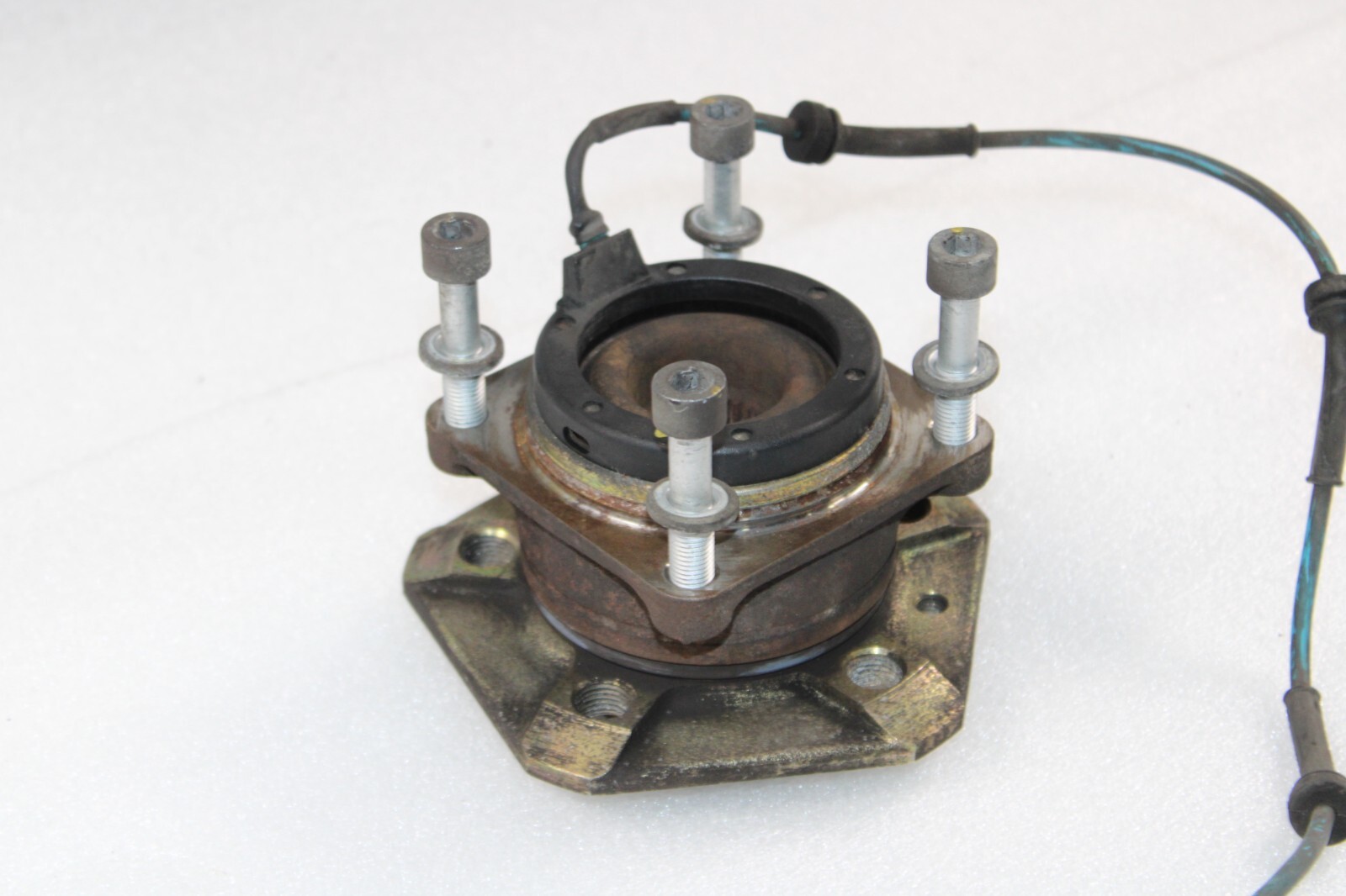 Maserati M128, Coupe, Spyder, Front Wheel Hub, Used, P/N 197064
