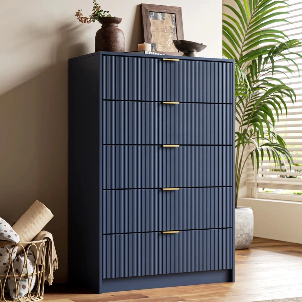 Cómoda moderna azul marino de 5 cajones - asas doradas, diseños elegantes Foto 2 de 4