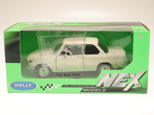 BMW e10 2002 Ti white modelcar 24053 Welly 1:24 - Picture 7 of 7