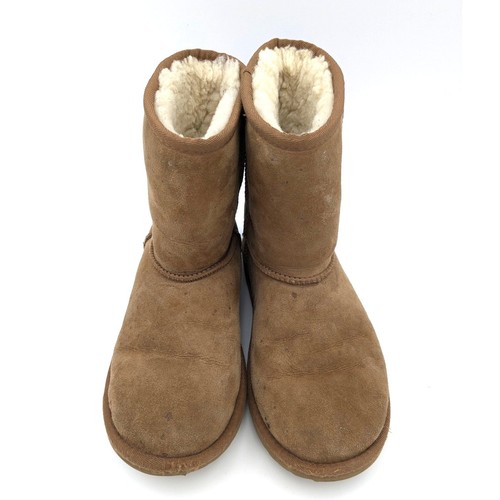 Stivali invernali UGG Australia Classic Short II da uomo in morbida pelle di pecora taglia US6 EU38 - Foto 11 di 16
