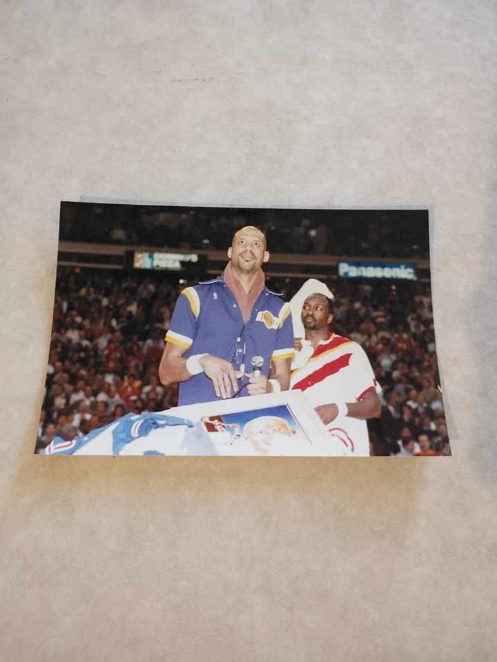 Kareem Abdul-Jabbar Ceremonia de Retiro Lakers Tipo 1 Fotos 4x6 Lote de 8 Hw4096 Foto 3 de 4