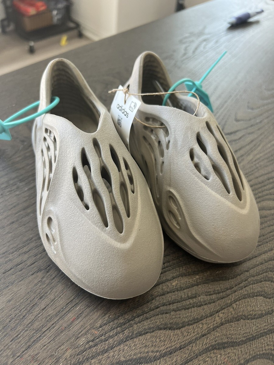 adidas gazelle silver green womens Adidas Yeezy Boost 350 V2 Infants Core Black Red main image 1