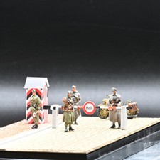 Sanrong 1/72 German Checkpoint With Platform 4-persons 1-Motorcycle Model NEW