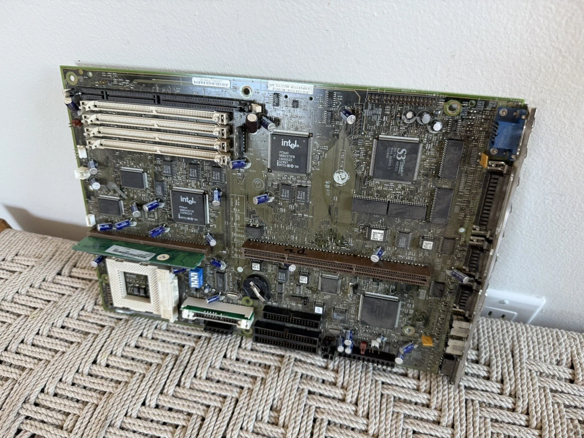 Carte Mère IBM Aptiva Socket 7 (MB V70A) Avec AMD K6 300 Et 64 Mo RAM