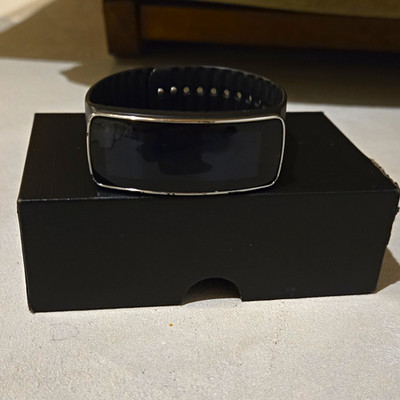 Samsung Gear Fit SM-R350 Activity Tracker Heart Rate Bluetooth Black No Charger