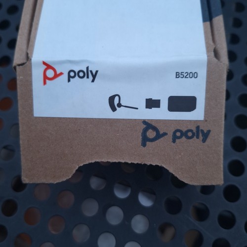 Plantronics Poly Voyager 5200 UC Wireless Headset - Brand New - Picture 9 of 9