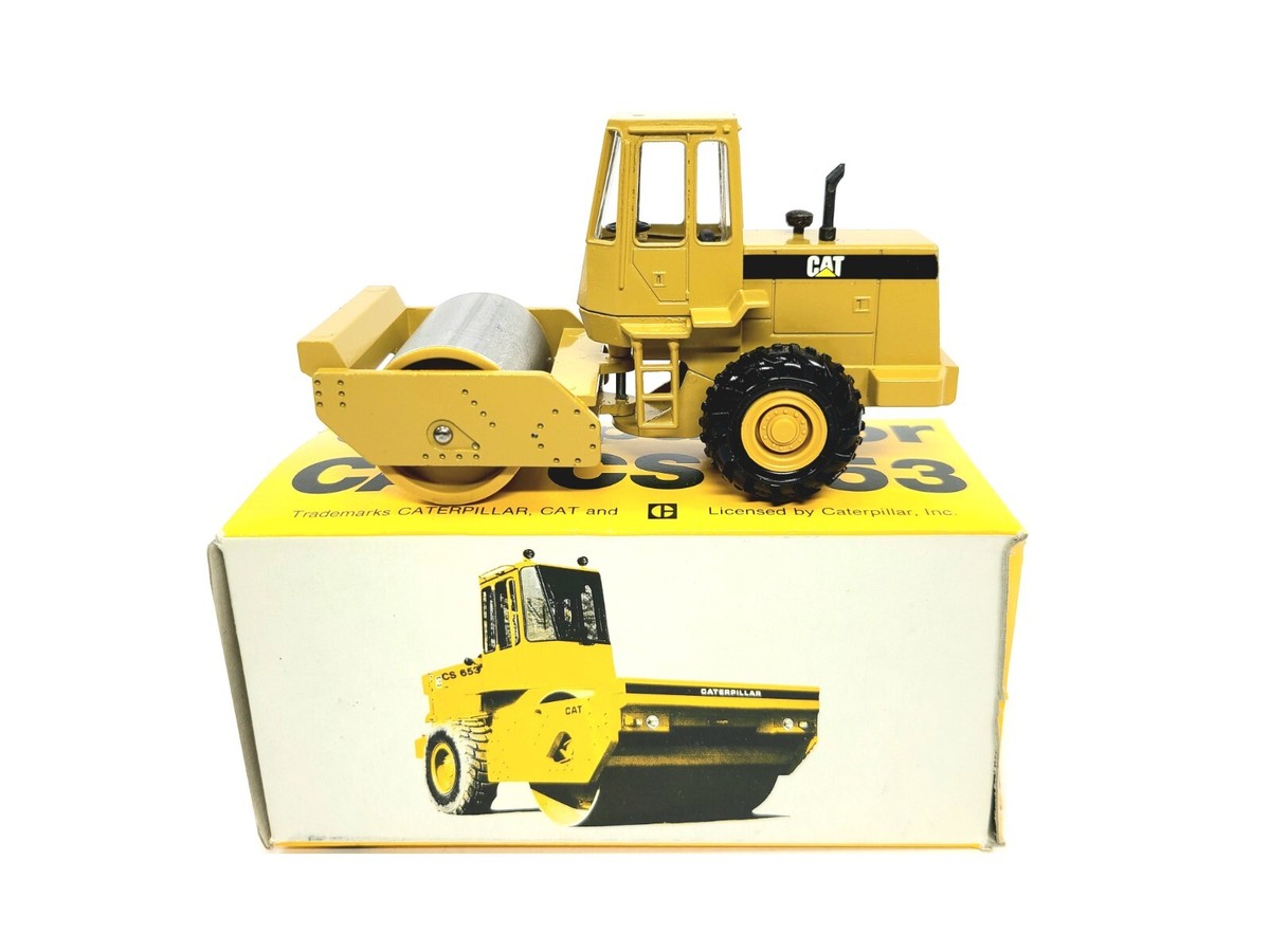Caterpillar Cat CS-653 Smooth Roller Compactor - Conrad 1:50 Scale