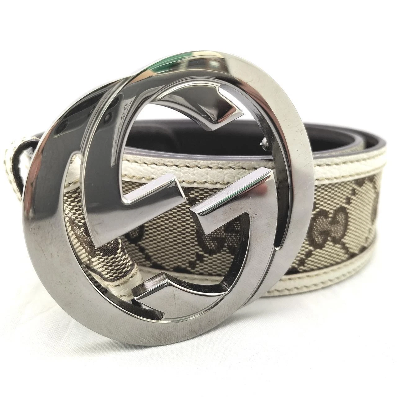Boucle logo ceinture beige couleur argent Gucci rare taille 75 30 longu cm