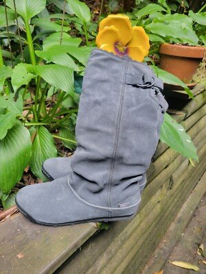 Simple Gray Suede Boots 7.5 EUC