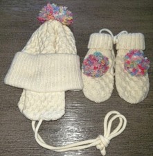 baby girls ADORABLE MITTENS HAT SET cream pastel curly pompoms NEWBORN TO 6 mont