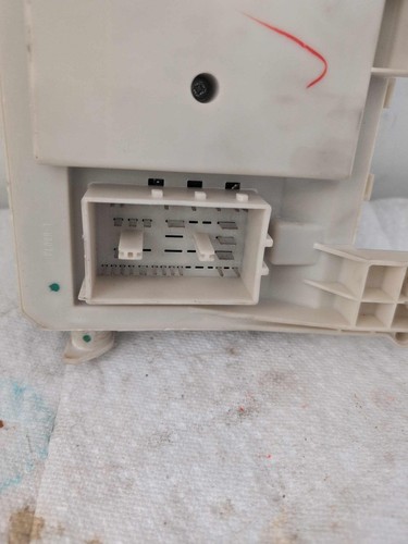 2008 mazada 3 junction relay fuse box 519217095 - Picture 7 of 7