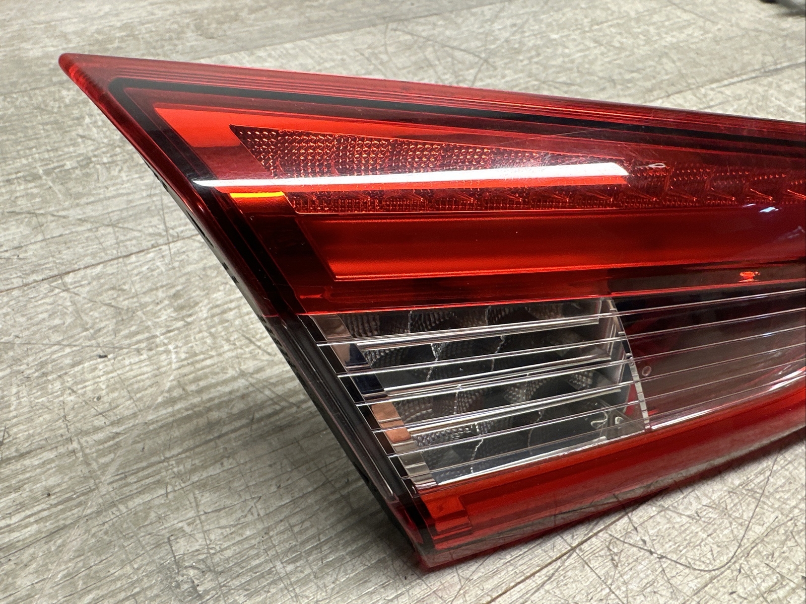 06700046820 I 2014 - 2020 MASERATI GHIBLI REAR LEFT SIDE INNER TAILLIGHT OEM SDN