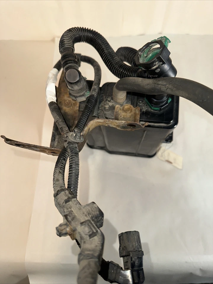 Toyota Prius V 2012 bote de carbón de vapor combustible 77740-47080 fabricante original Foto 4 de 4