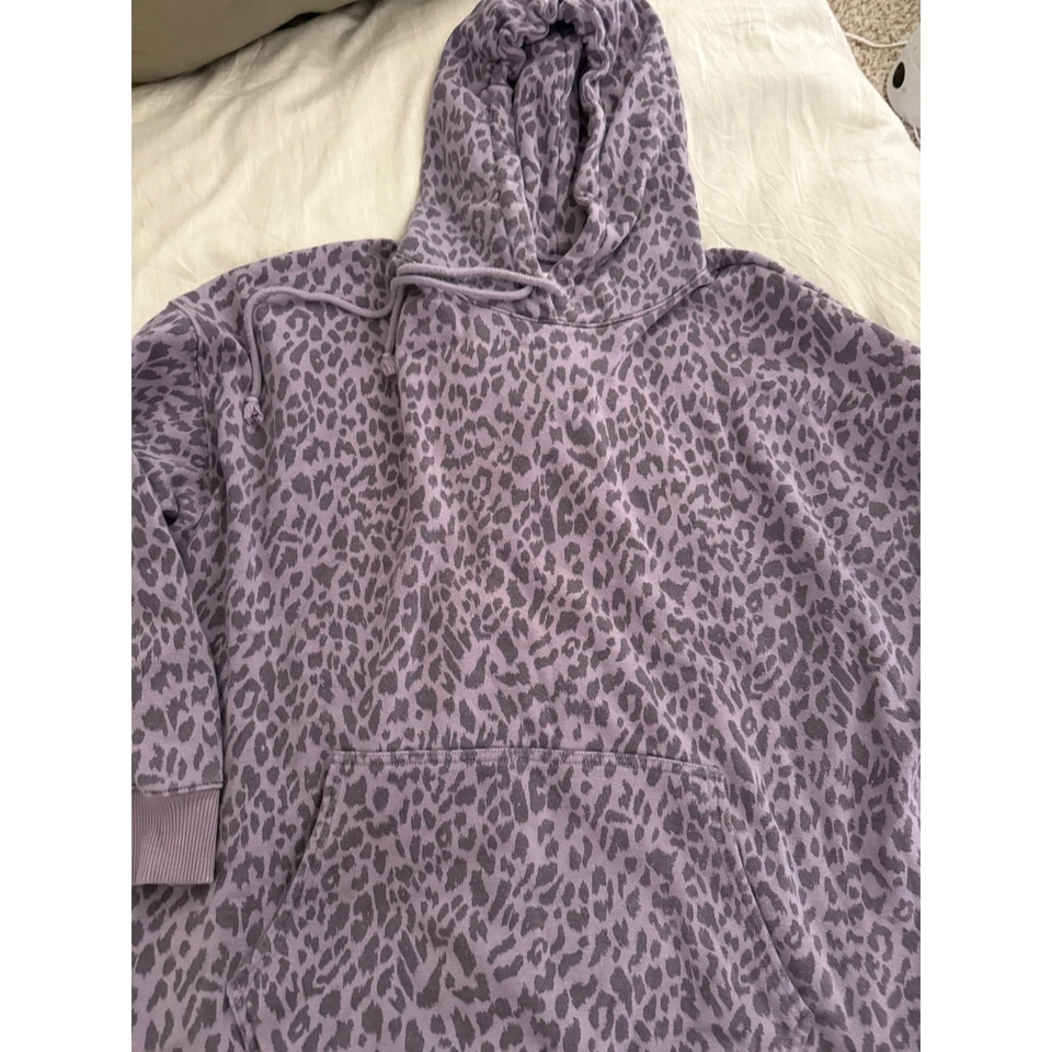Sudadera con Capucha American Eagle Ahh-Mazingly Suave Estampado de Leopardo Grande Foto 2 de 4