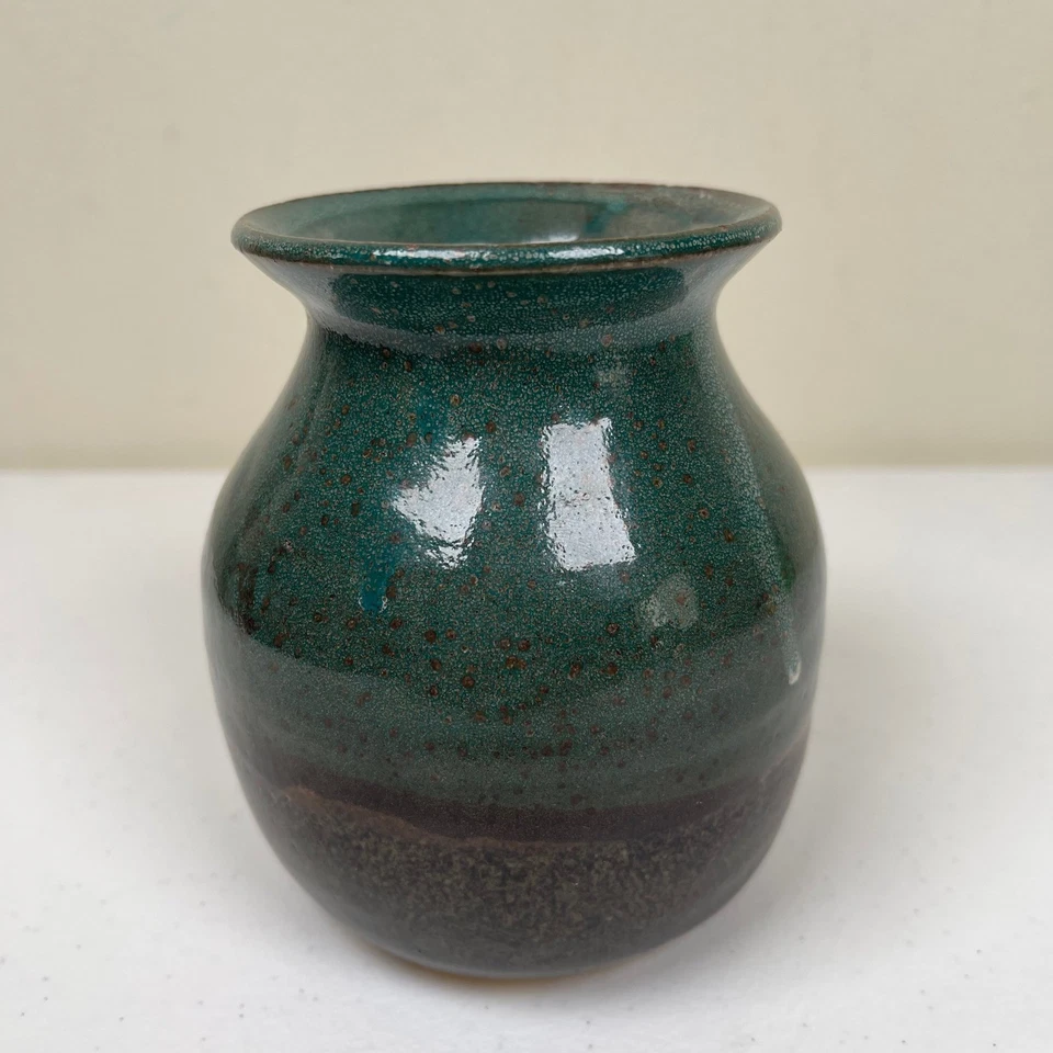 Jarrón pequeño firmado Studio Art Pottery azul verde esmalte por goteo tonos tierra Foto 4 de 4