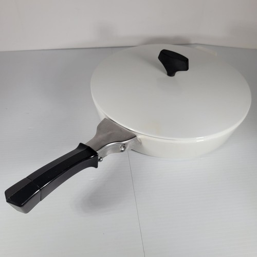 Corning Ware White 2.5 Qt B-10 Buffet Server Skillet Lid Twist Lock Handle - Picture 3 of 11