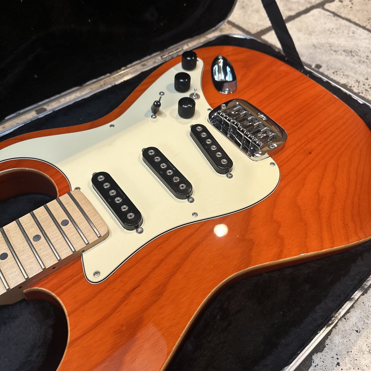 G&L USA S-500 Guitar With Hard Case - Cherry Burst - Mint G&L USA S-500 Guitar With Hard Case - Cherry Burst - Mint